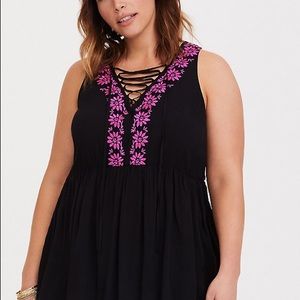 Torrid Pink and Black flower embroidered
Size 3